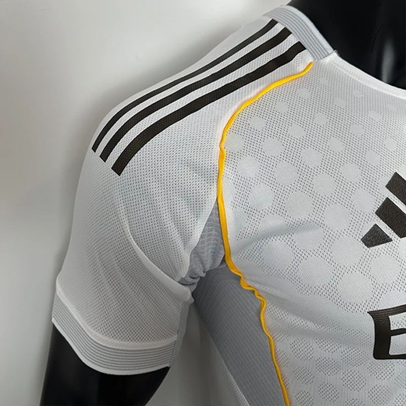 Real Madrid Home Kit 2025/26 - Thumbnail 4