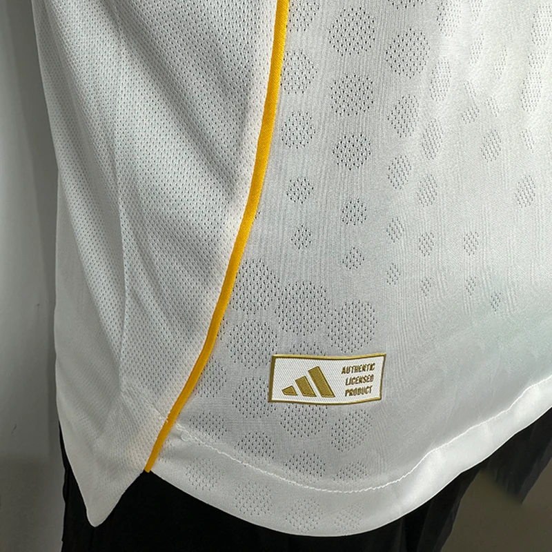 Real Madrid Home Kit 2025/26 - Thumbnail 6