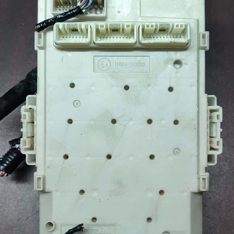 7470-4586-0W  HONDA FUSE BOX
