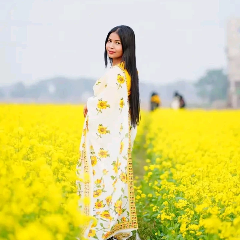 বসন্ত উৎসবের জন্য আদর্শ হাফ সিল্ক সানফ্লাওয়ার শাড়ি - আপনার স্টাইলে নতুন মাত্রা যোগ করুন"