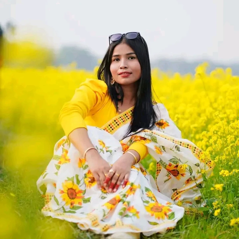 বসন্ত উৎসবের জন্য আদর্শ হাফ সিল্ক সানফ্লাওয়ার শাড়ি - আপনার স্টাইলে নতুন মাত্রা যোগ করুন" - Image 4