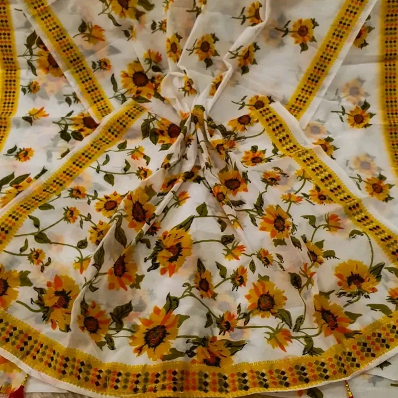 বসন্ত উৎসবের জন্য আদর্শ হাফ সিল্ক সানফ্লাওয়ার শাড়ি - আপনার স্টাইলে নতুন মাত্রা যোগ করুন" - Image 7