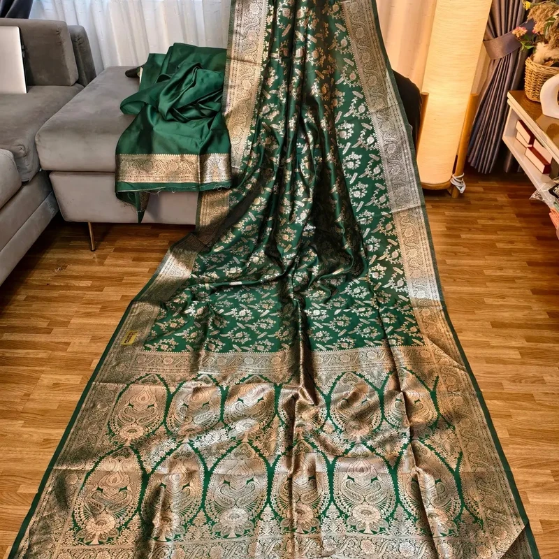 ইন্ডিয়ান কাতান শাড়ি।