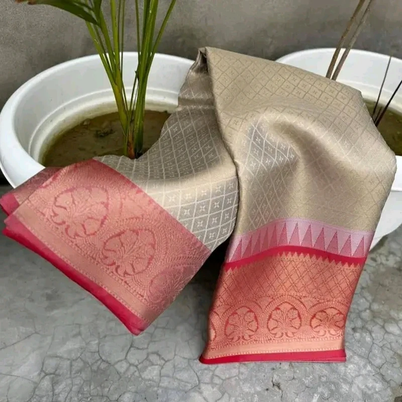 ঈদ স্পেশাল ডিজাইনার ফেন্সি ব্রাইডাল শাড়ি – সিলভার ও রেড কম্বিনেশন