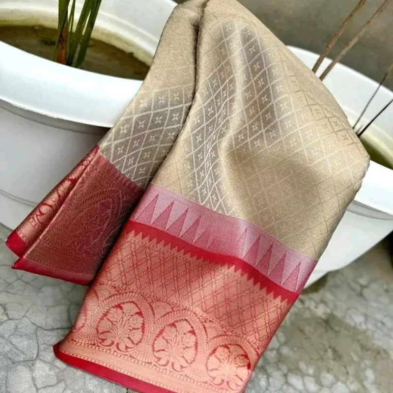 ঈদ স্পেশাল ডিজাইনার ফেন্সি ব্রাইডাল শাড়ি – সিলভার ও রেড কম্বিনেশন - Image 4