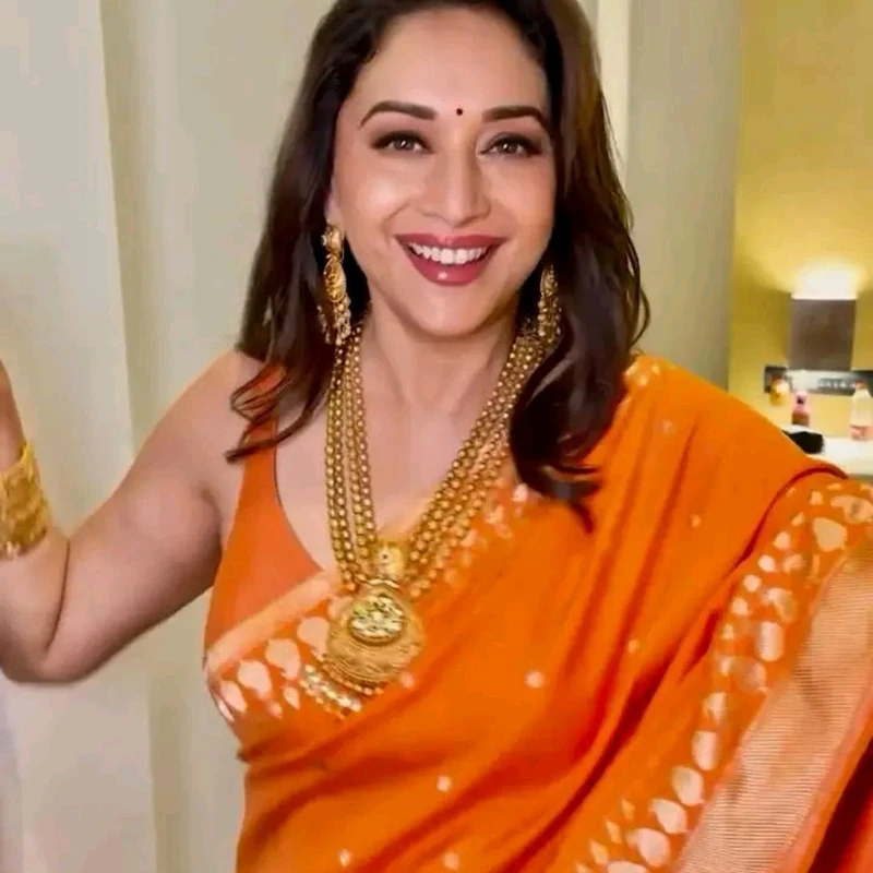 ঈদ স্পেশাল কমলা ডিজাইনার ব্রাইডাল শাড়ি – অরেঞ্জ কঁথা ডিজাইন শাড়ি