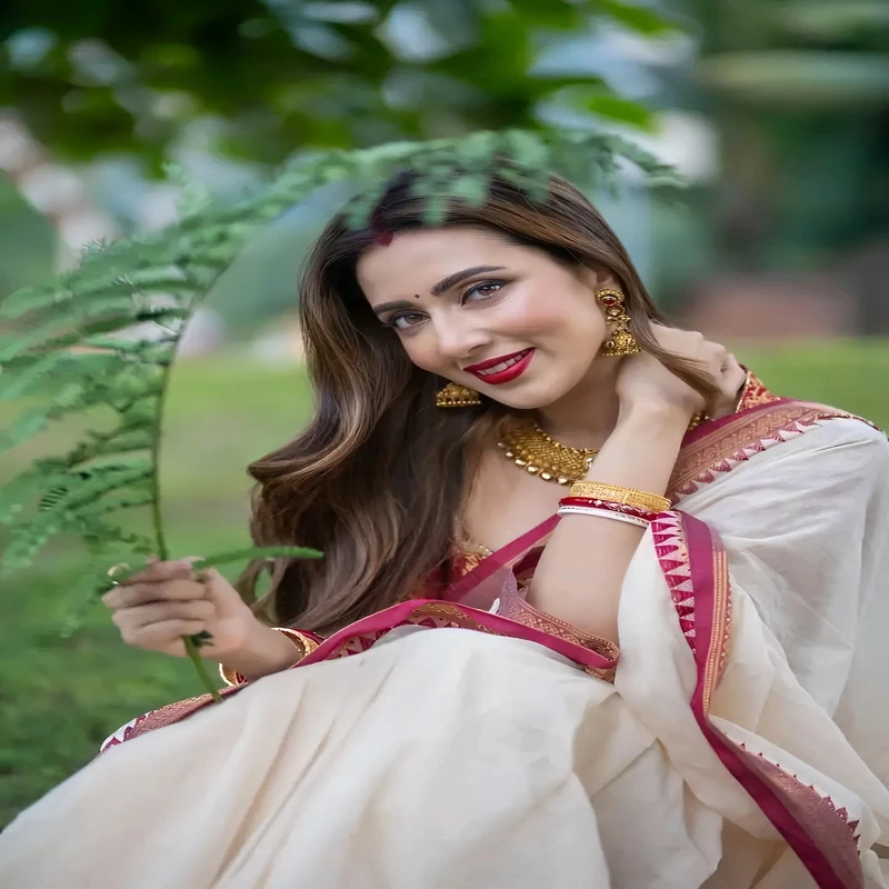 পিওর আড়ংয়ের কটন নকশি পাড় শাড়ি | ক্লাসিক এবং আরামদায়ক - Image 8