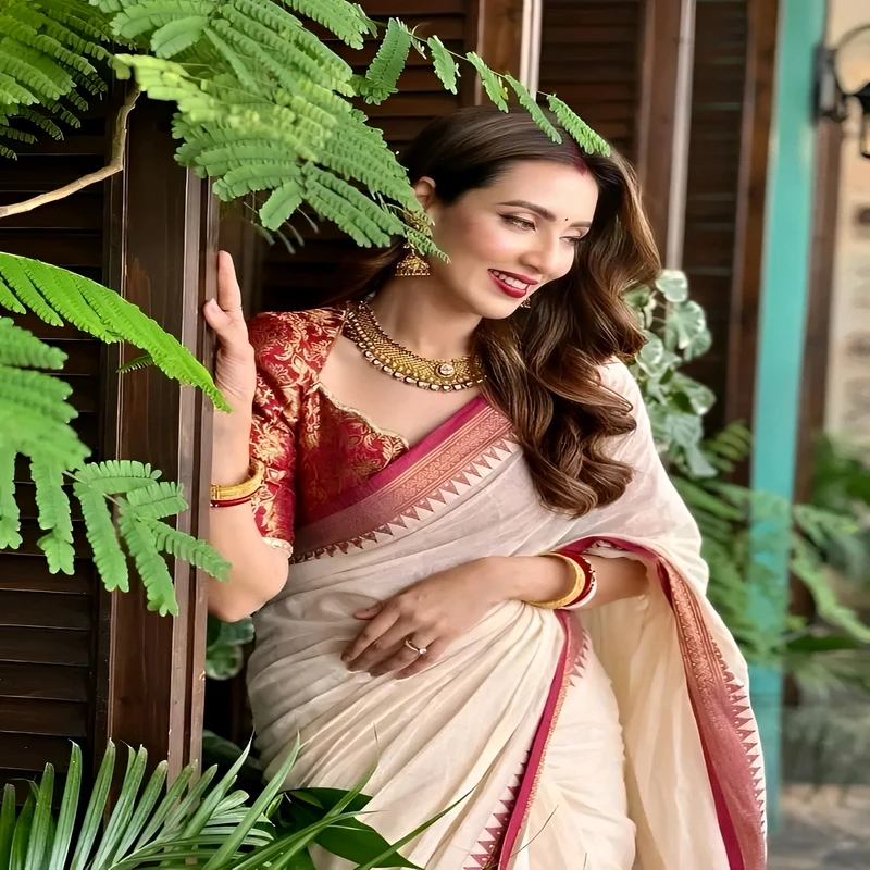 পিওর আড়ংয়ের কটন নকশি পাড় শাড়ি | ক্লাসিক এবং আরামদায়ক - Image 6