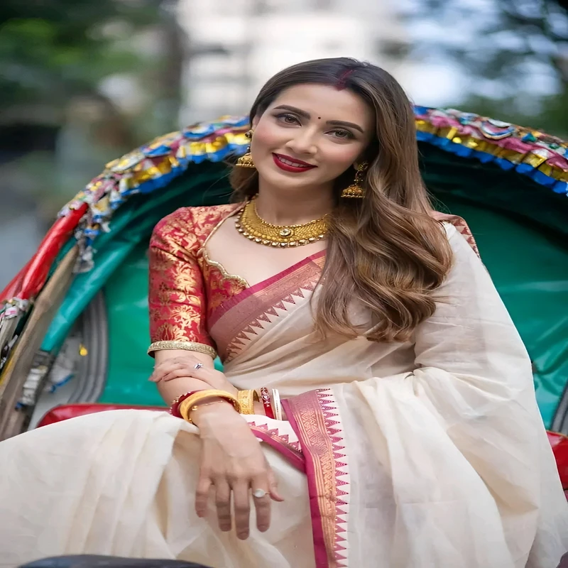 পিওর আড়ংয়ের কটন নকশি পাড় শাড়ি | ক্লাসিক এবং আরামদায়ক - Image 5