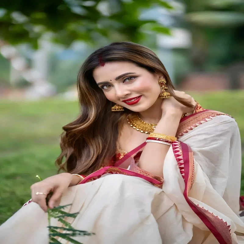 পিওর আড়ংয়ের কটন নকশি পাড় শাড়ি | ক্লাসিক এবং আরামদায়ক