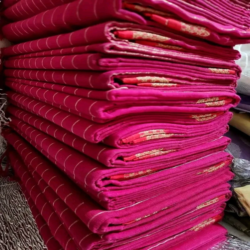 গোলাপি রঙের আরামদায়ক আধুনিক হাফ সিল্ক শাড়ি - Image 4