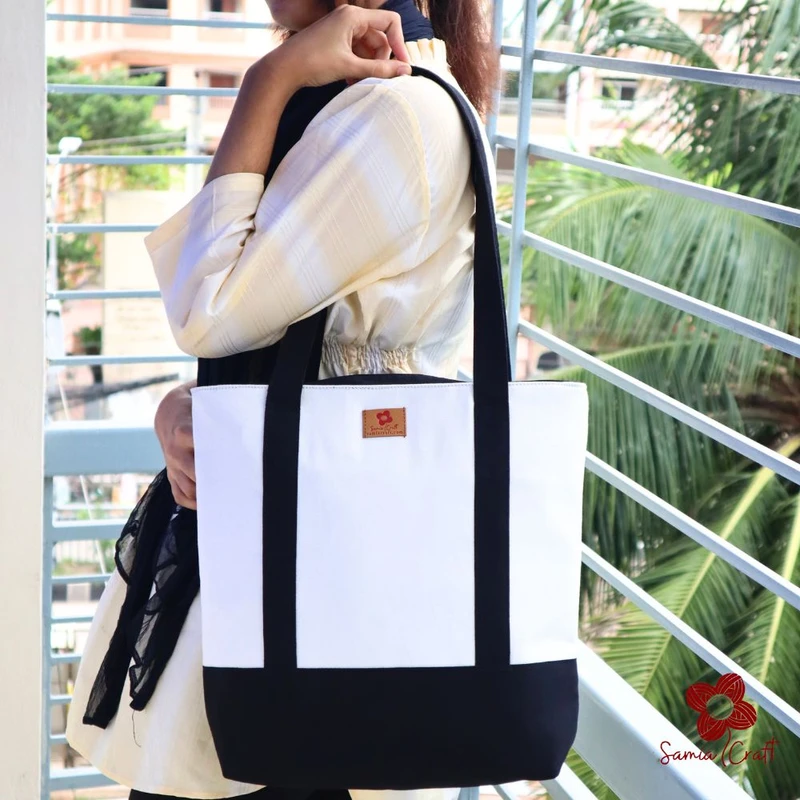 Black and White Fresh Design Shoulder