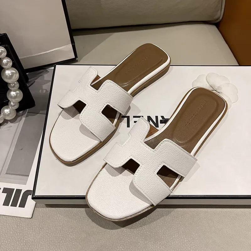 𝐒𝐥𝐢𝐩𝐩𝐞𝐫𝐬