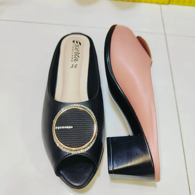 Ladies Stylish Flat Sandals