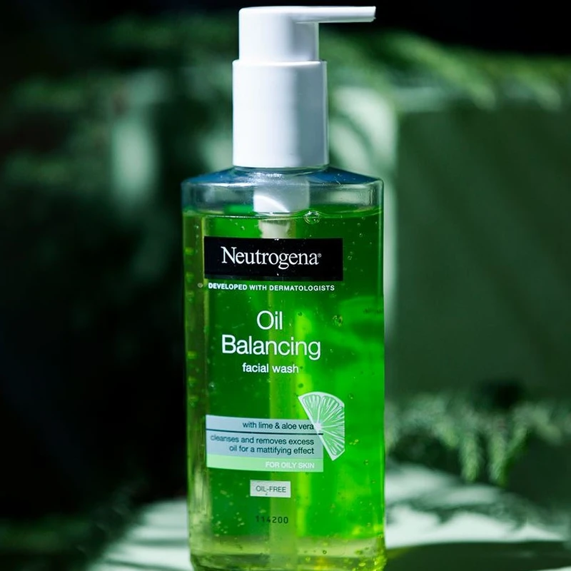 Neutrogena Oil Balancing Facial Wash - Image 2