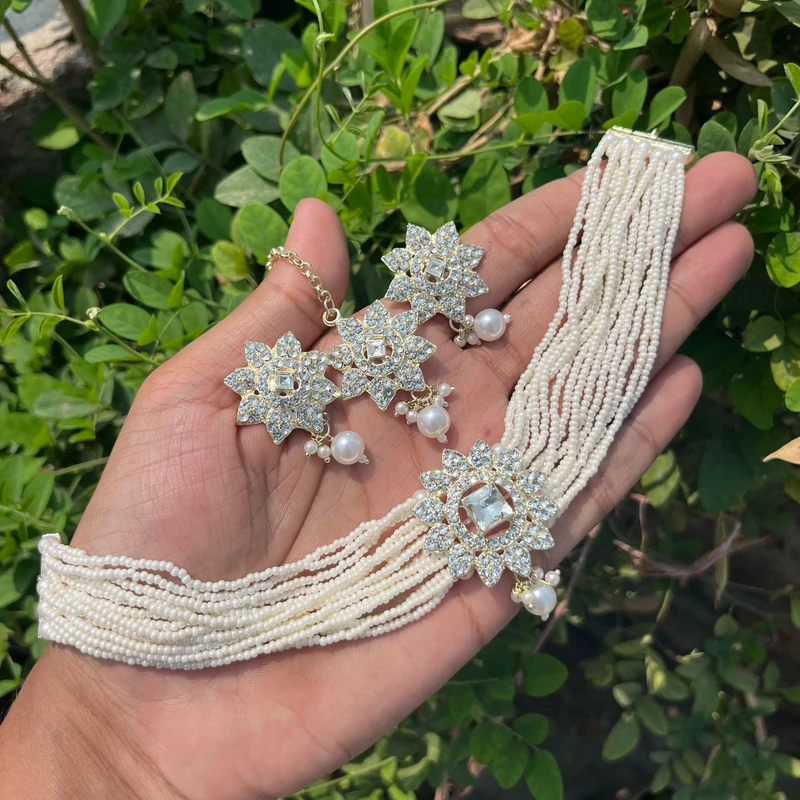 Small Pearl Jewellery Set - Image 5