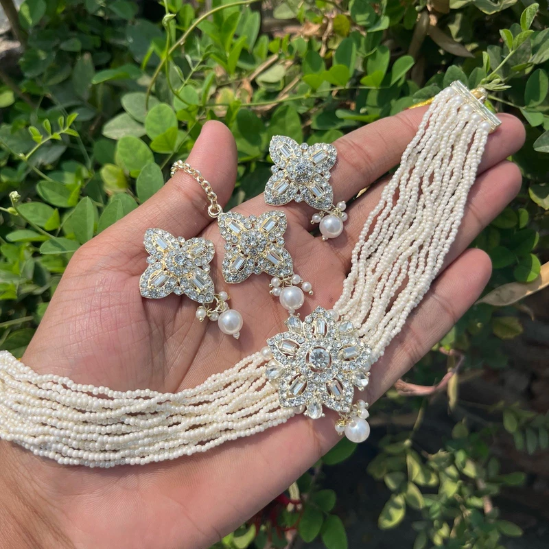 Small Pearl Jewellery Set - Image 6