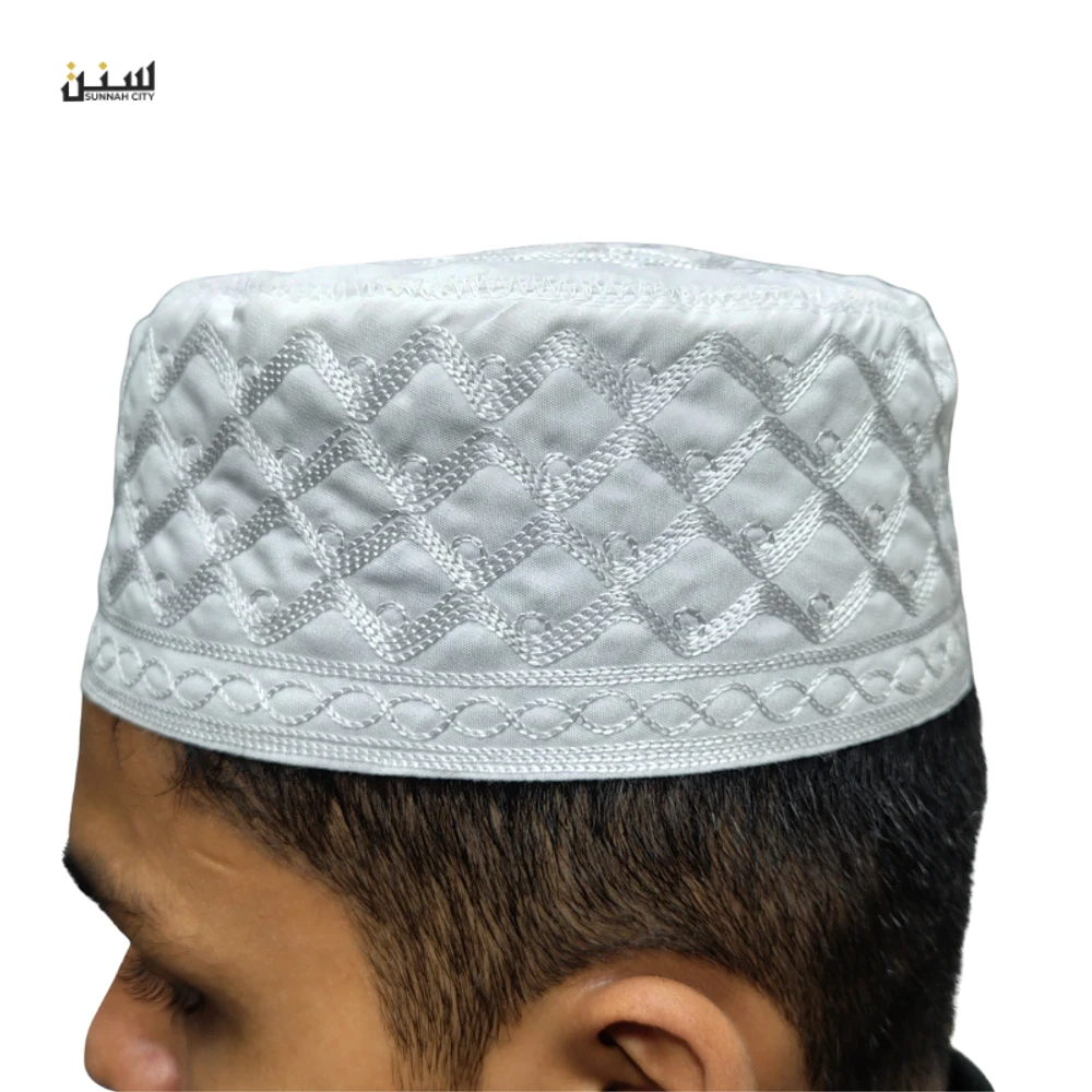 Handcrafted Saudi White Cotton Tupi – Geometric