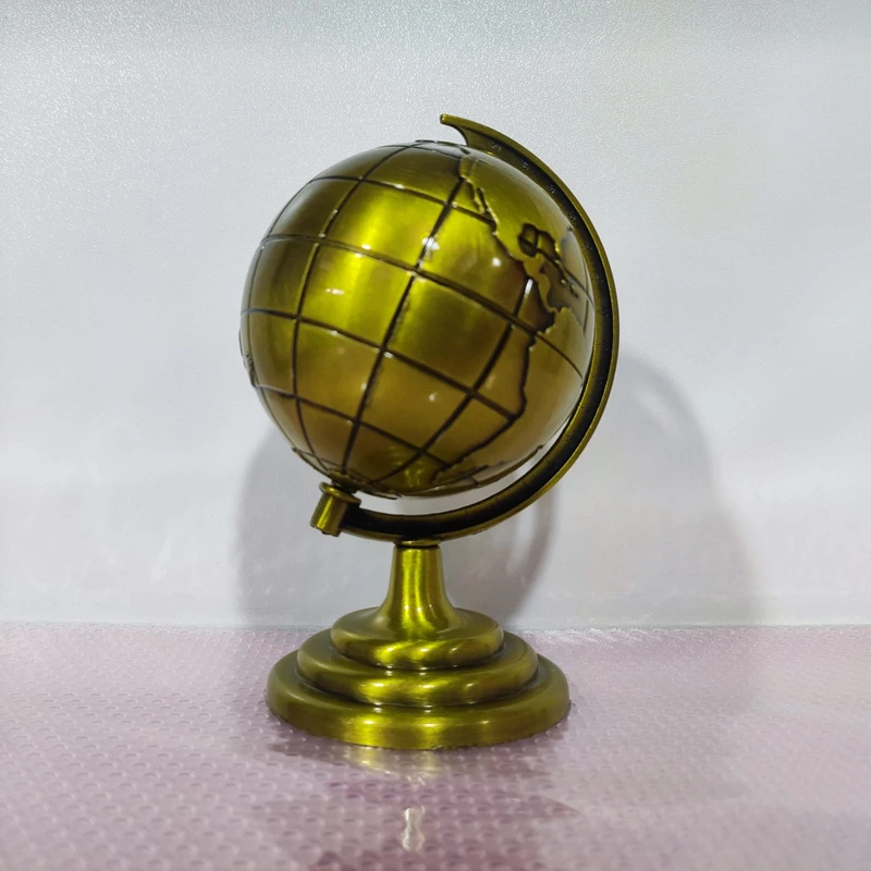 Antik matal world globe