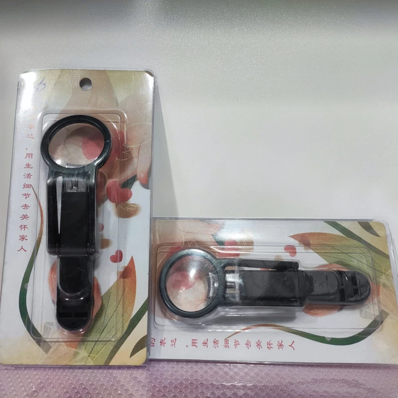 Nail Cutter  With Magnifynig Glass