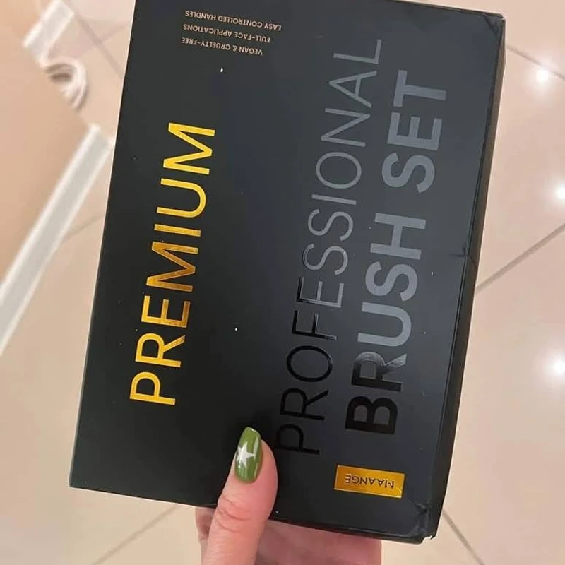 Maange Premium Proffesional Brush Set 25 Pcs