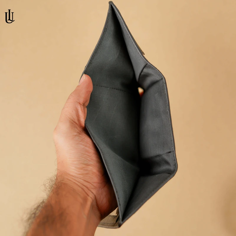 Tedd Magnet Trifold Wallet – Black - Image 4